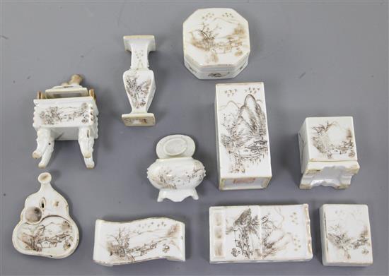 A Chinese gilt-decorated literati scholars porcelain desk set, Guangxu period, 5.5cm - 9cm